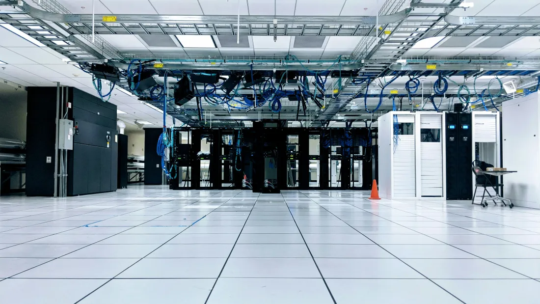 Pasillo de un centro de datos empresarial